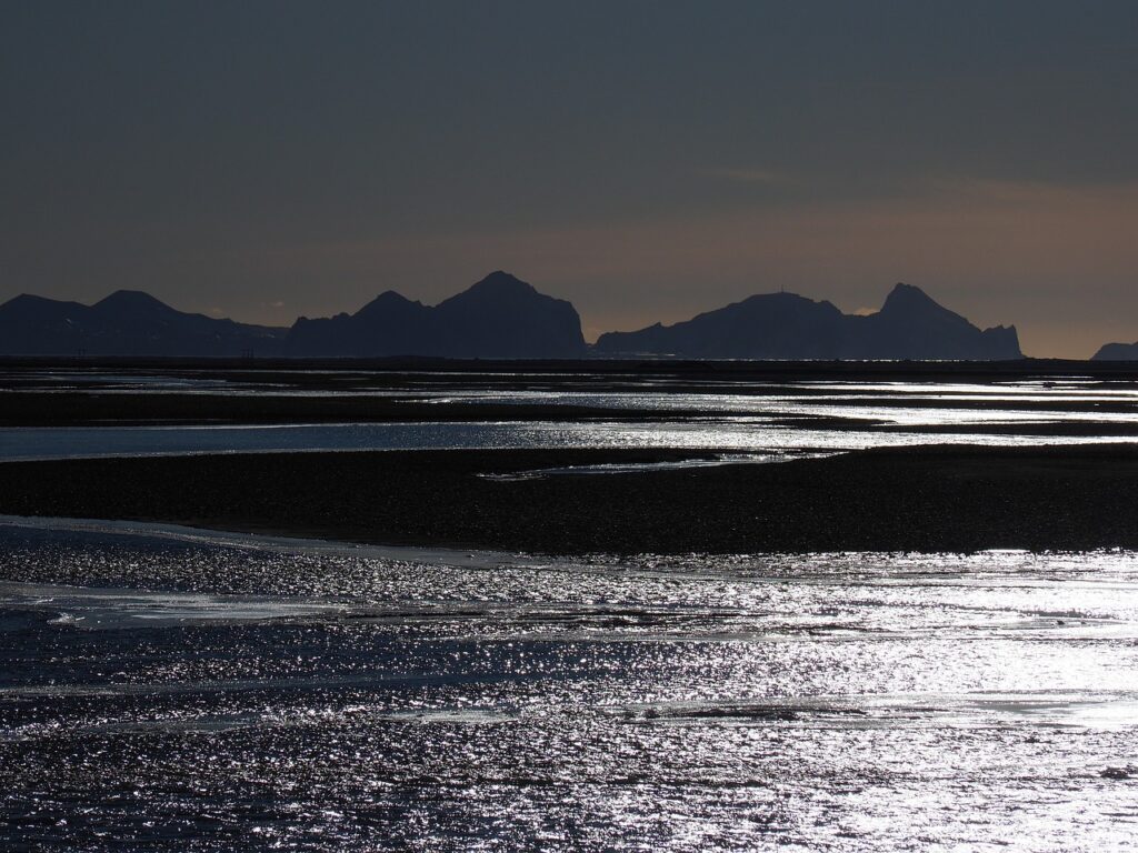 Heimaey liegt vor der Südküste von Island